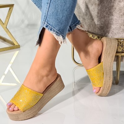 Pantofole giallo chiaro